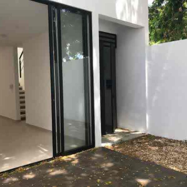 NUEVO Townhouse sin muebles completamente equipado | Grupo Tosc